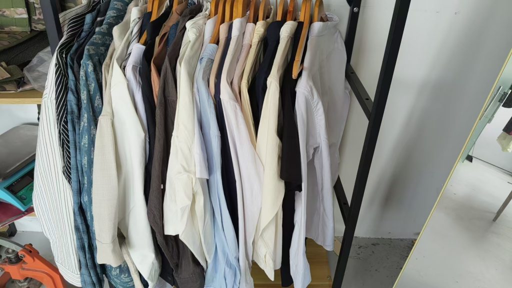 Short-sleeve shirts in many fabrics and colours on a rack